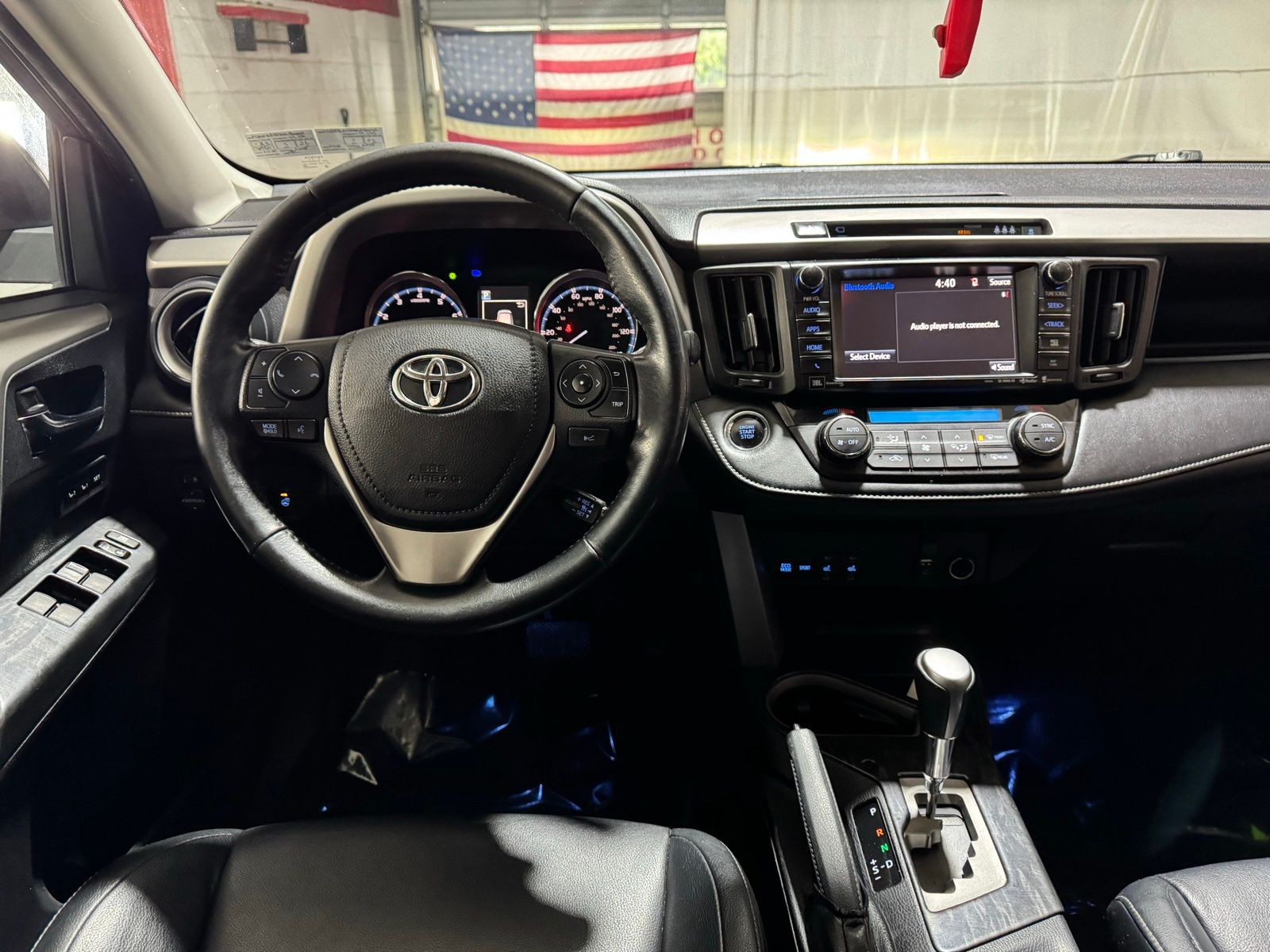 Vehicle image 17 of 28