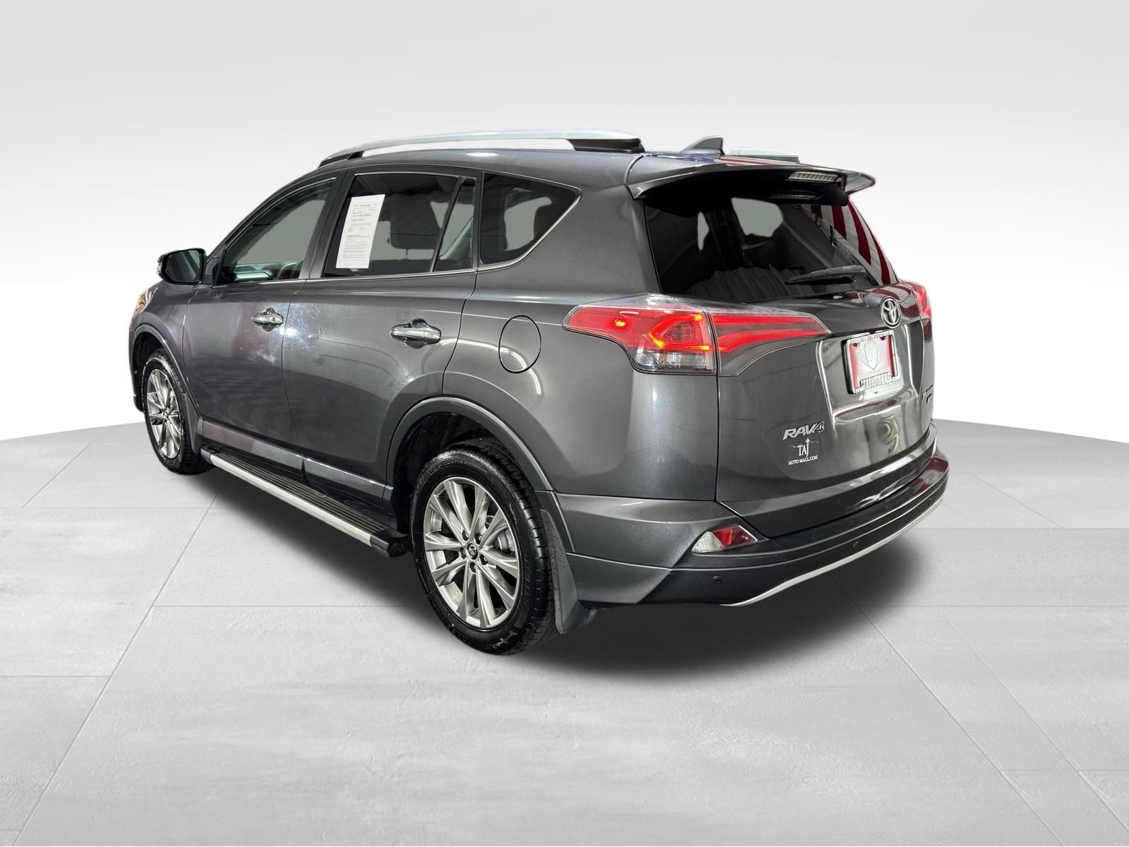 Vehicle image 7 of 28