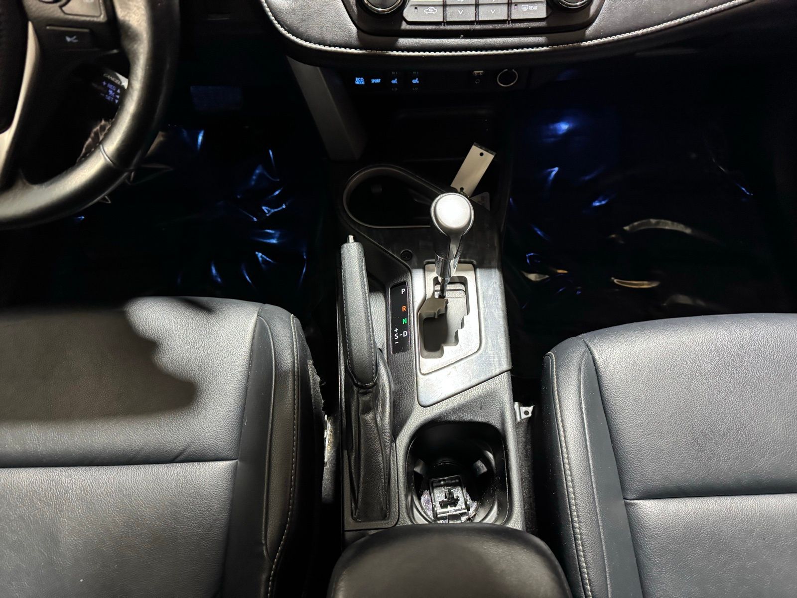 Vehicle image 18 of 28