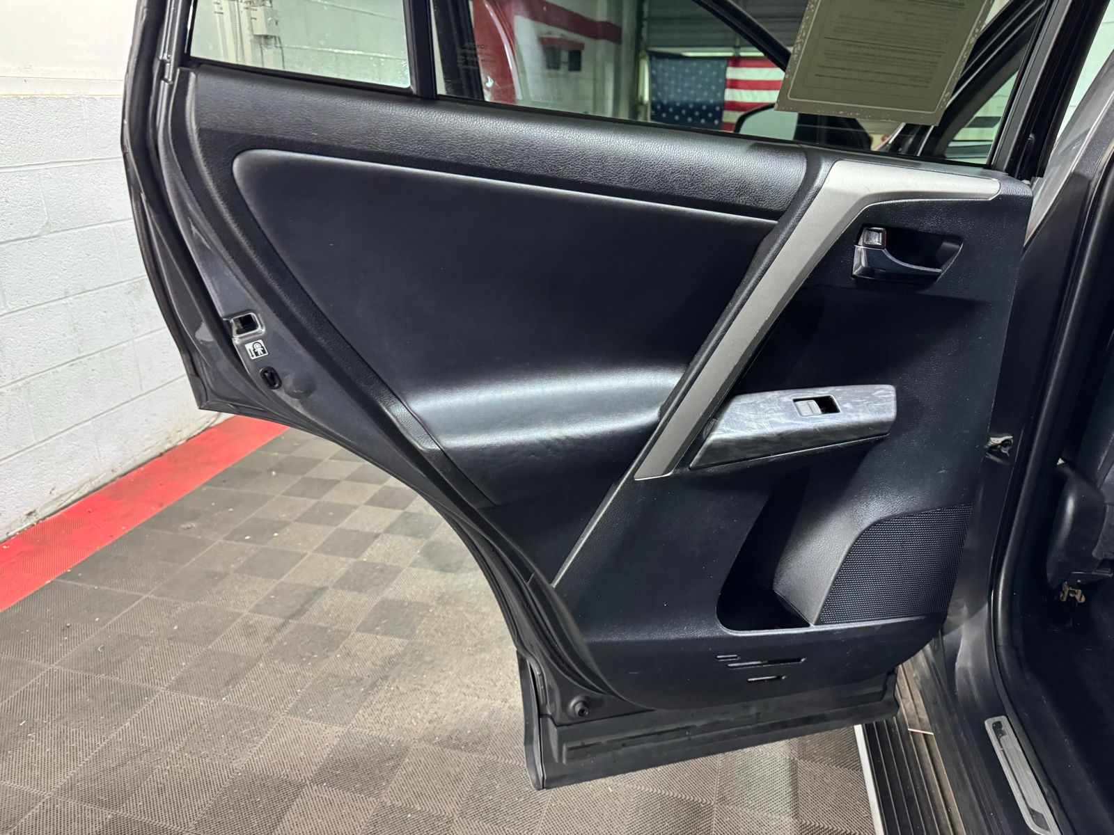 Vehicle image 11 of 28