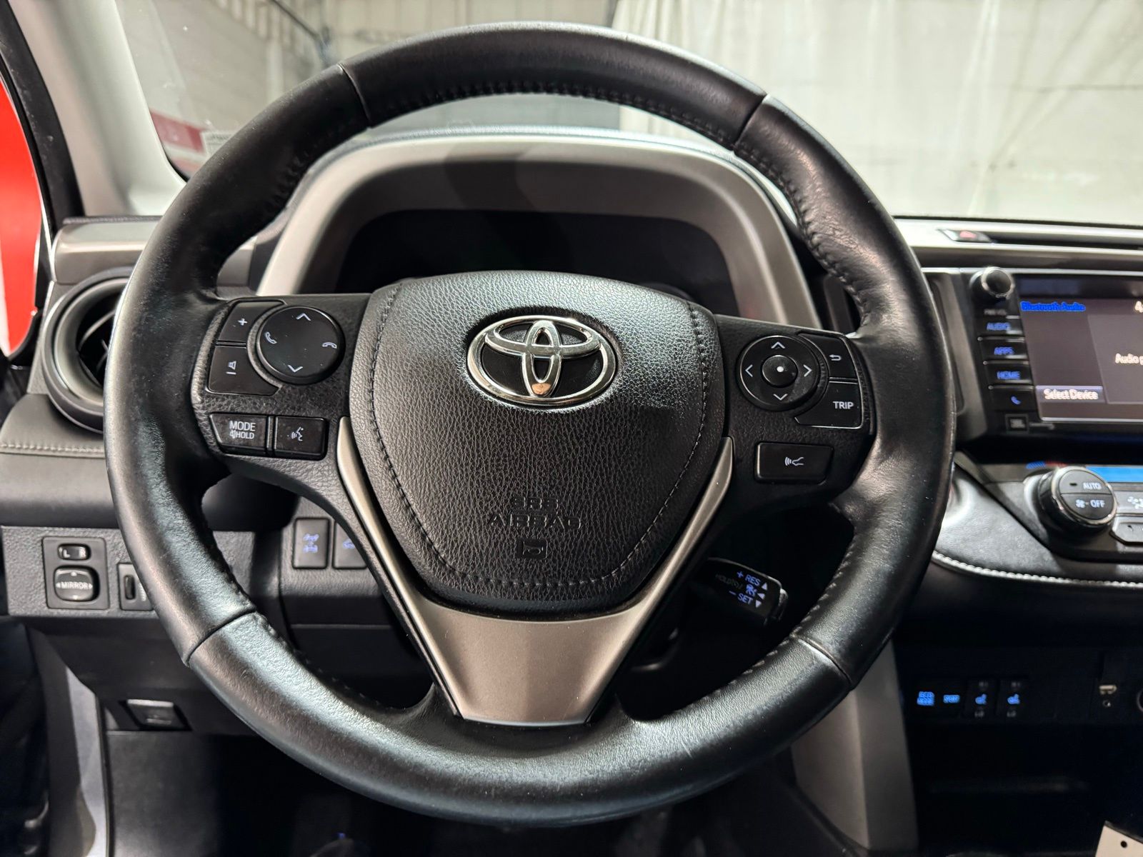 Vehicle image 21 of 28