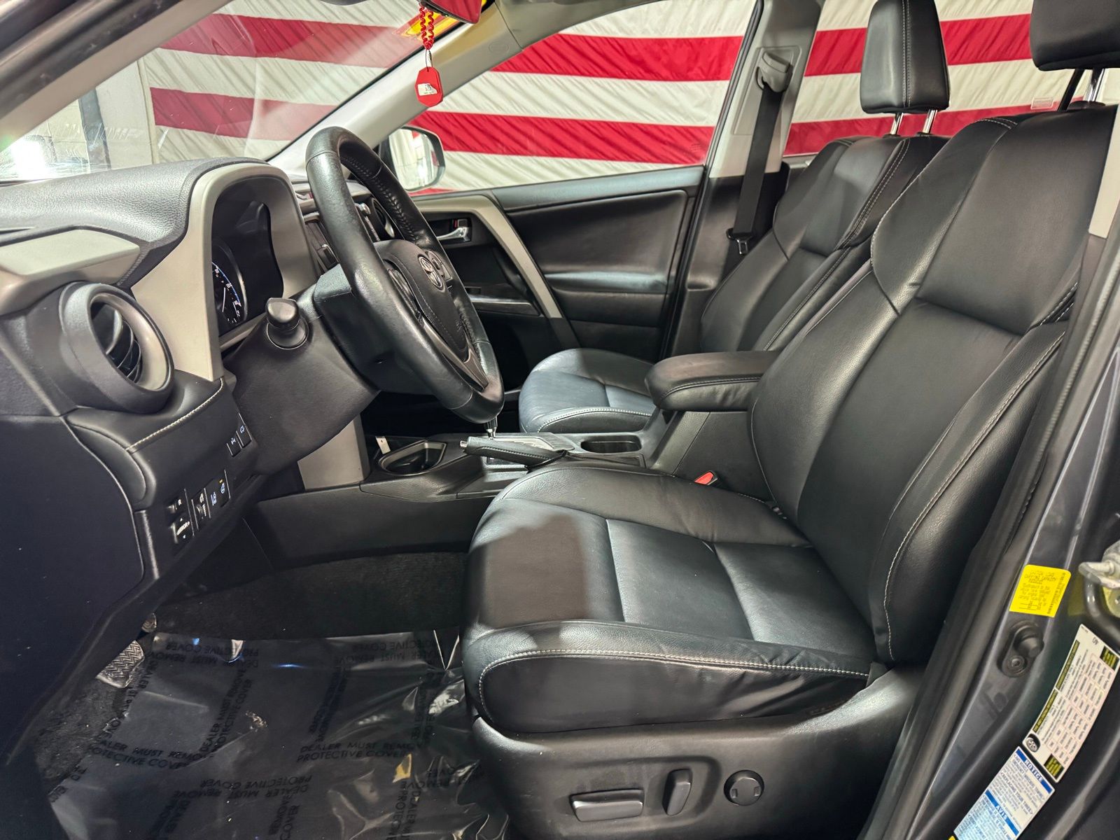 Vehicle image 10 of 28