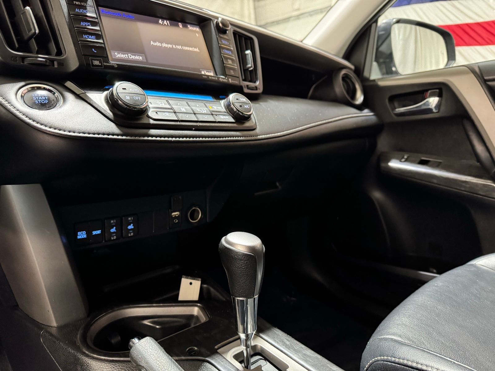 Vehicle image 24 of 28