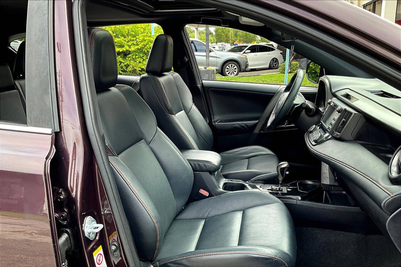 Vehicle image 9 of 32