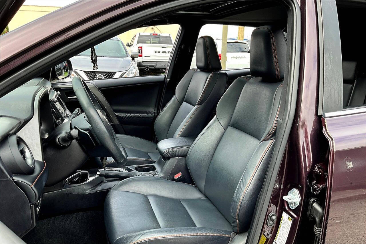 Vehicle image 23 of 32
