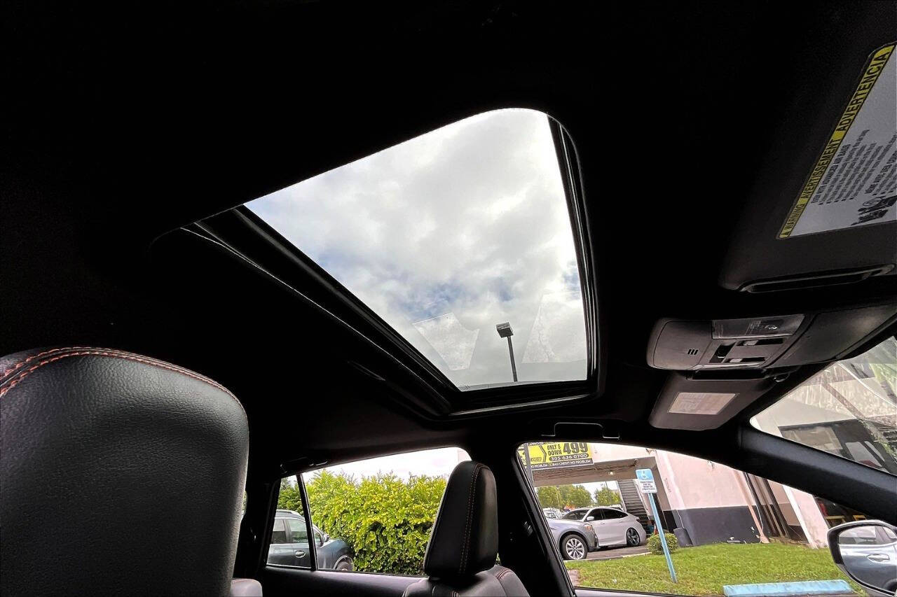 Vehicle image 20 of 32