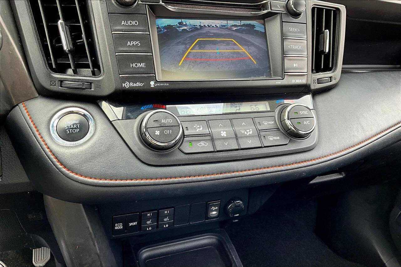 Vehicle image 29 of 32
