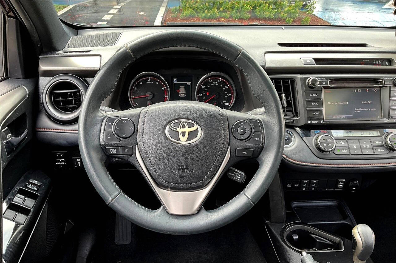 Vehicle image 7 of 32