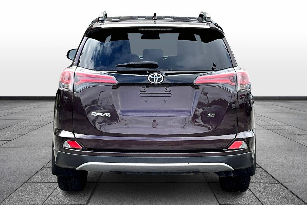 Vehicle image 4 of 32