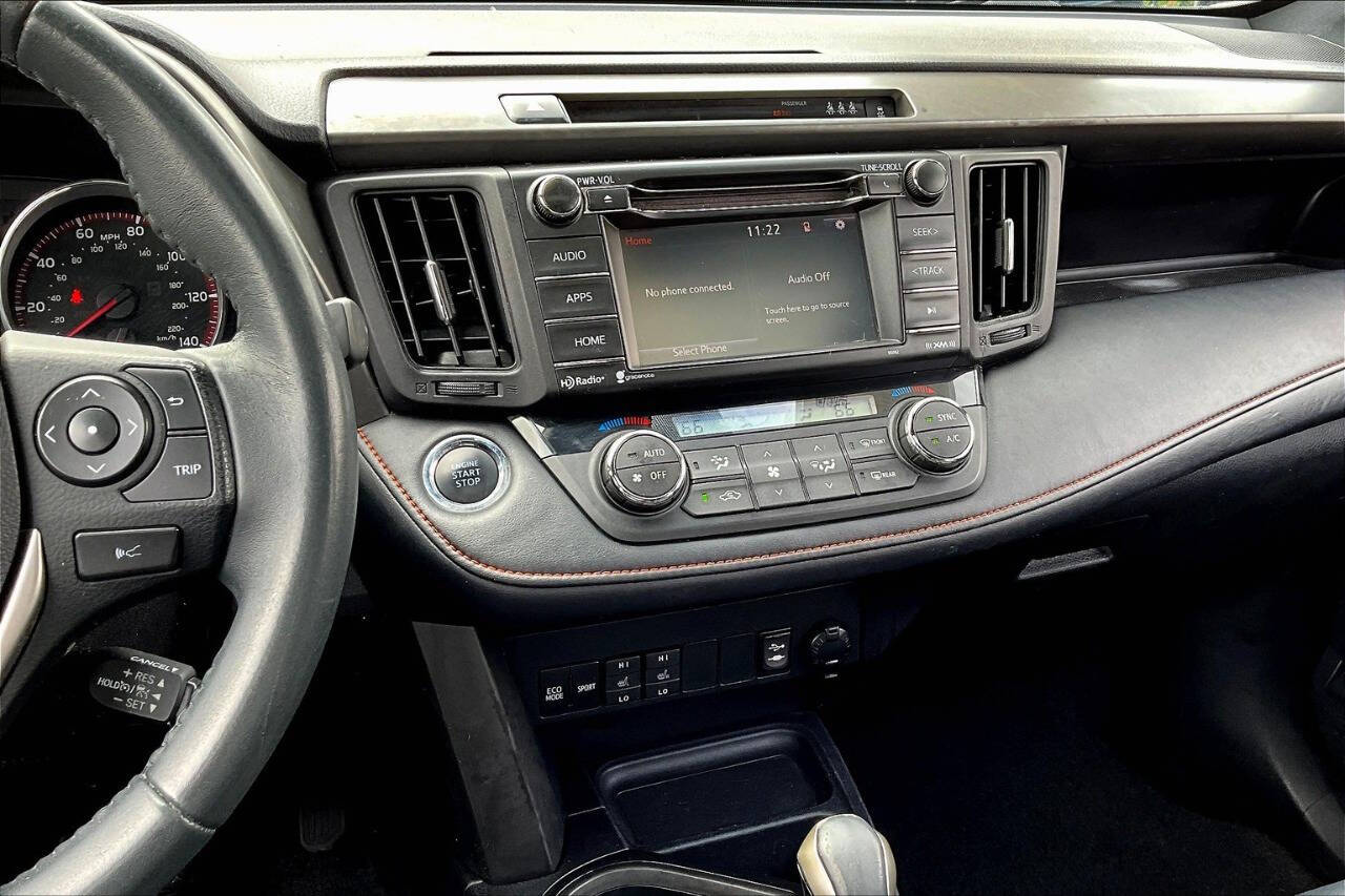 Vehicle image 8 of 32