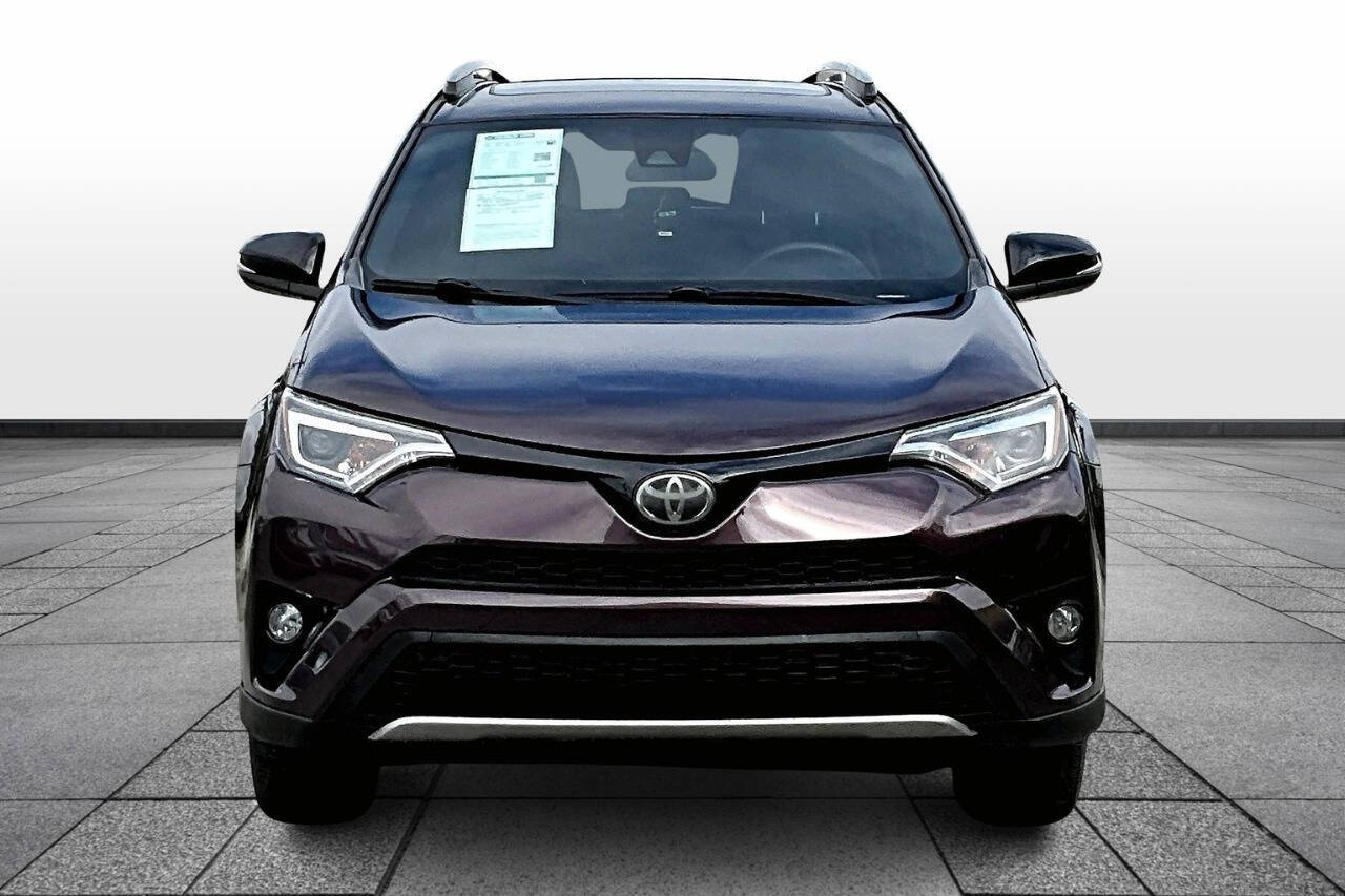 Vehicle image 3 of 32
