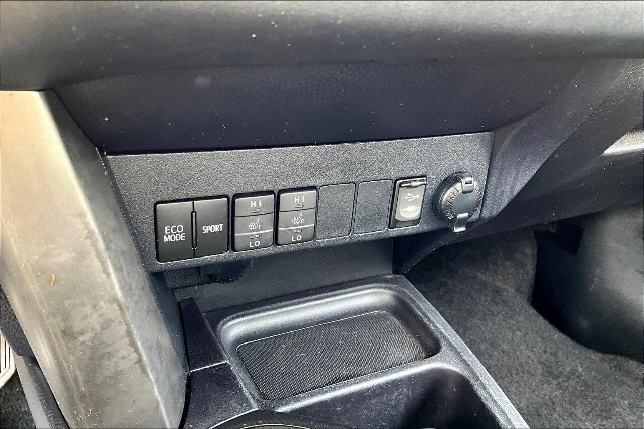 Vehicle image 30 of 32