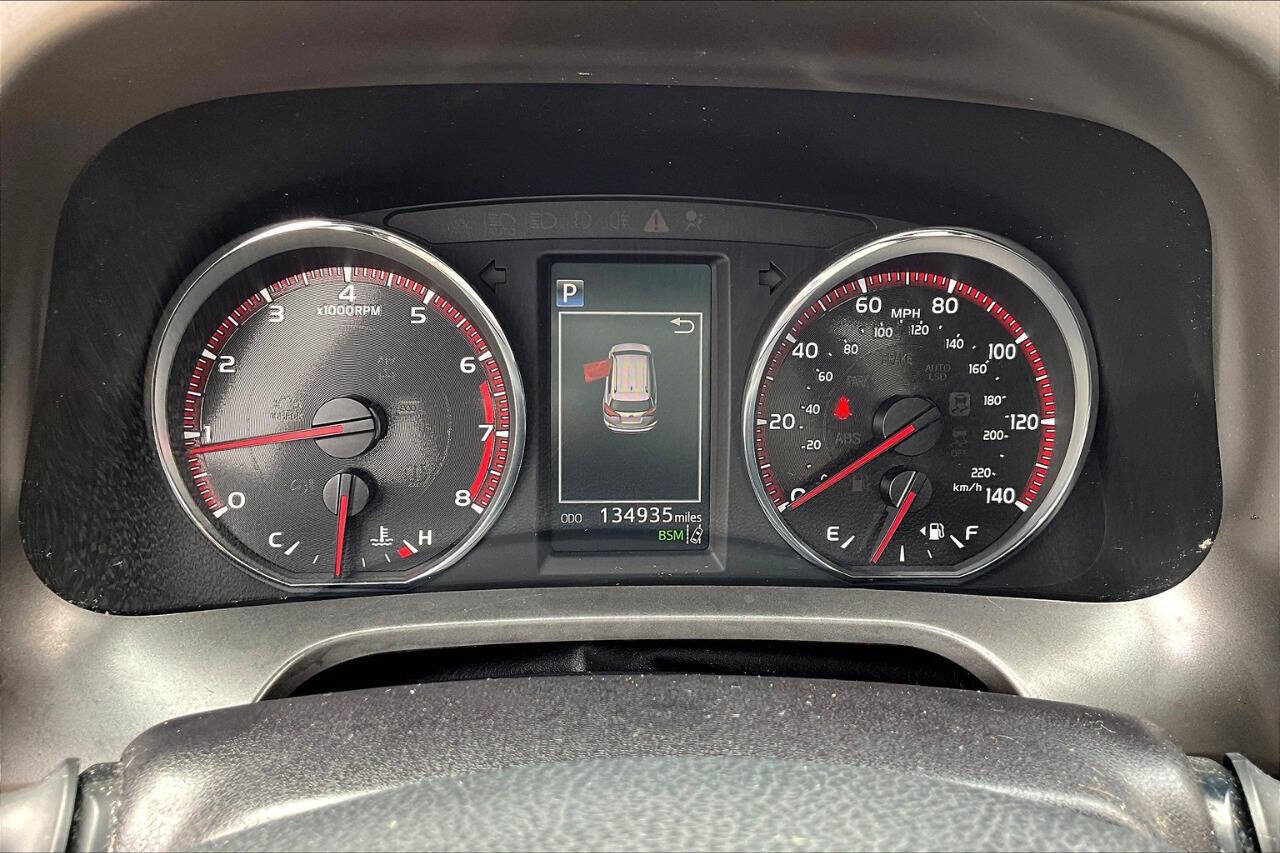 Vehicle image 18 of 32