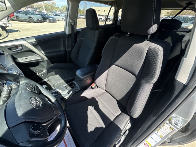 Vehicle image 11 of 25