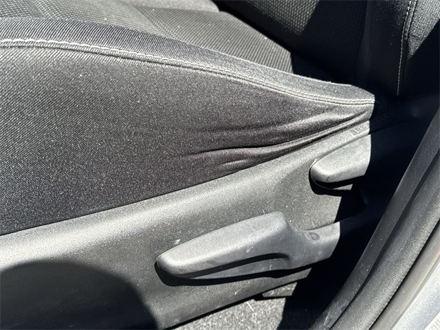 Vehicle image 12 of 25