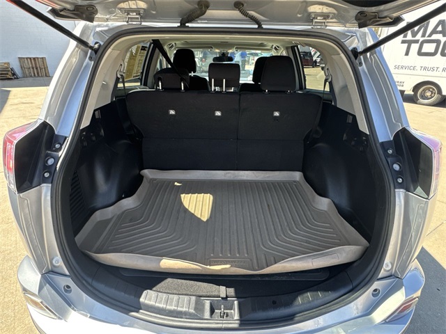 Vehicle image 23 of 25