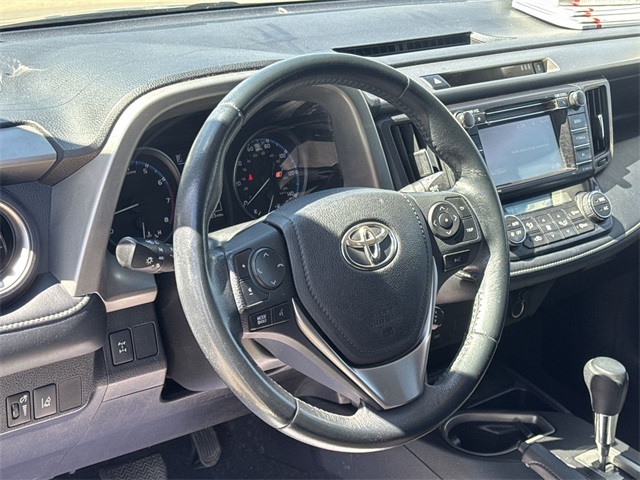 Vehicle image 14 of 25