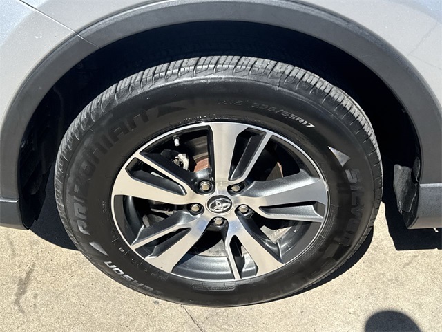 Vehicle image 10 of 25