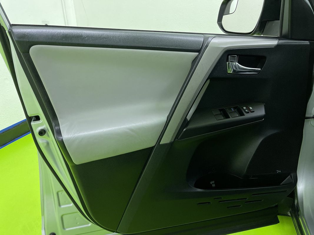Vehicle image 16 of 30
