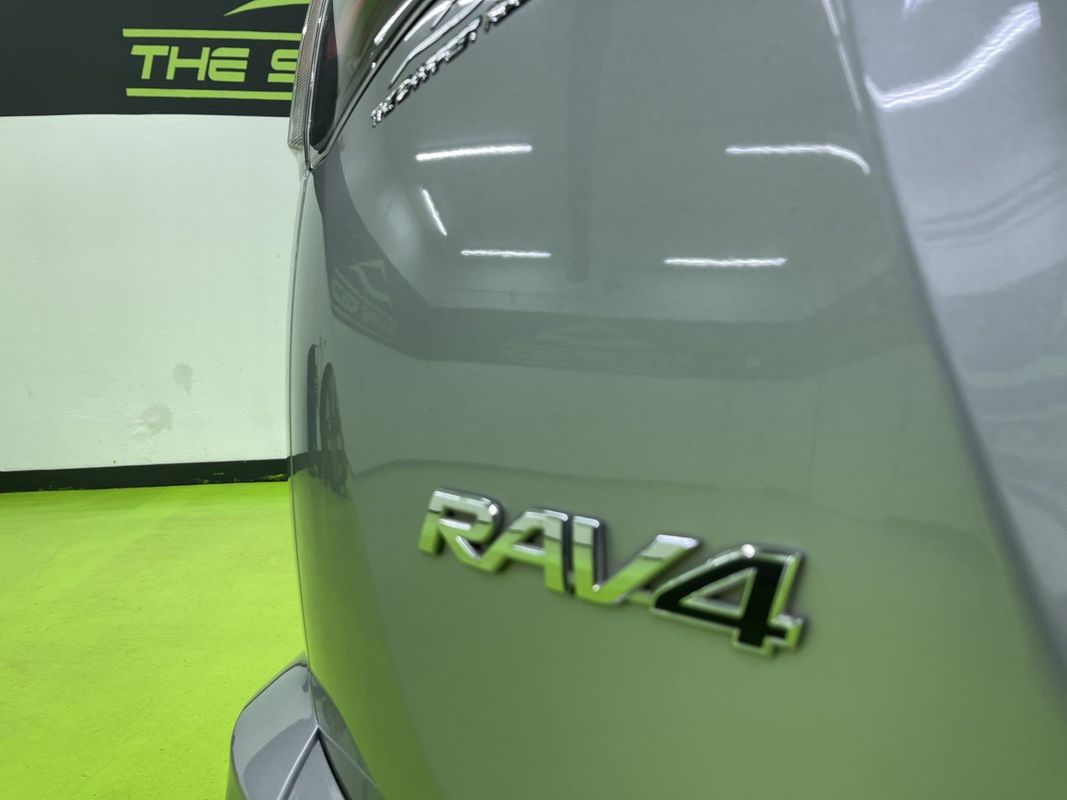 Vehicle image 13 of 30