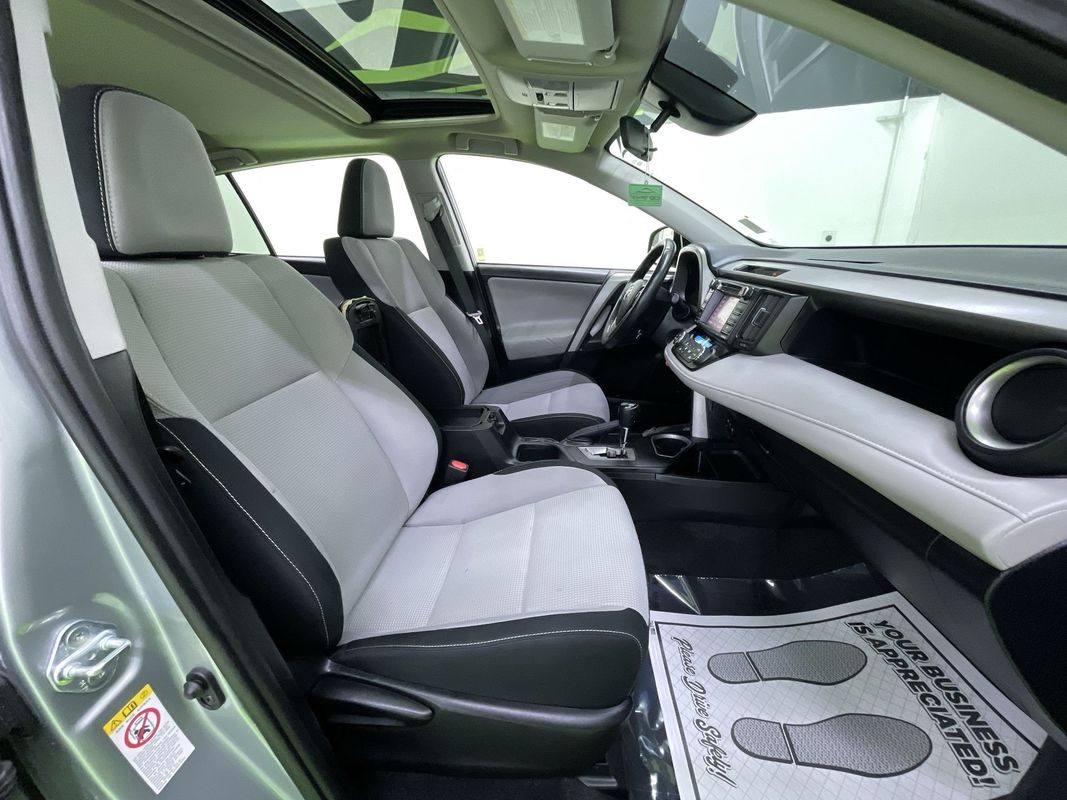 Vehicle image 29 of 30
