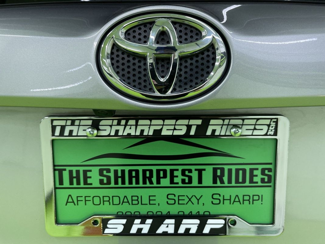 Vehicle image 12 of 30