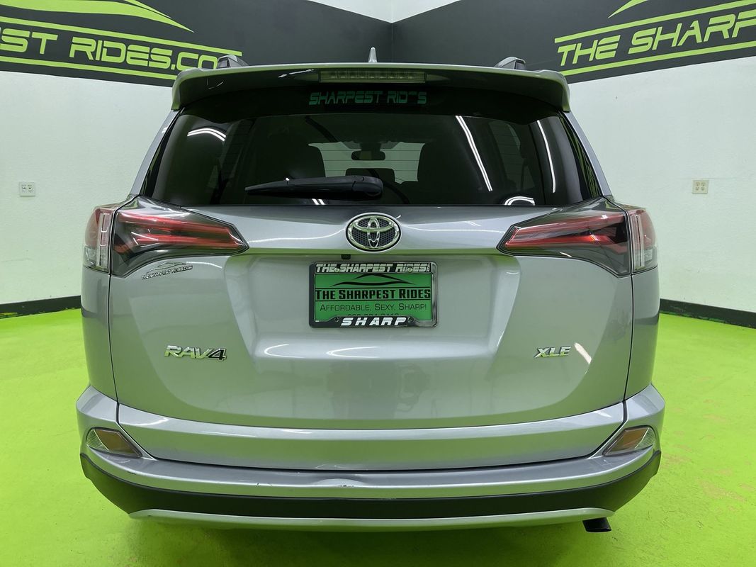 Vehicle image 10 of 30