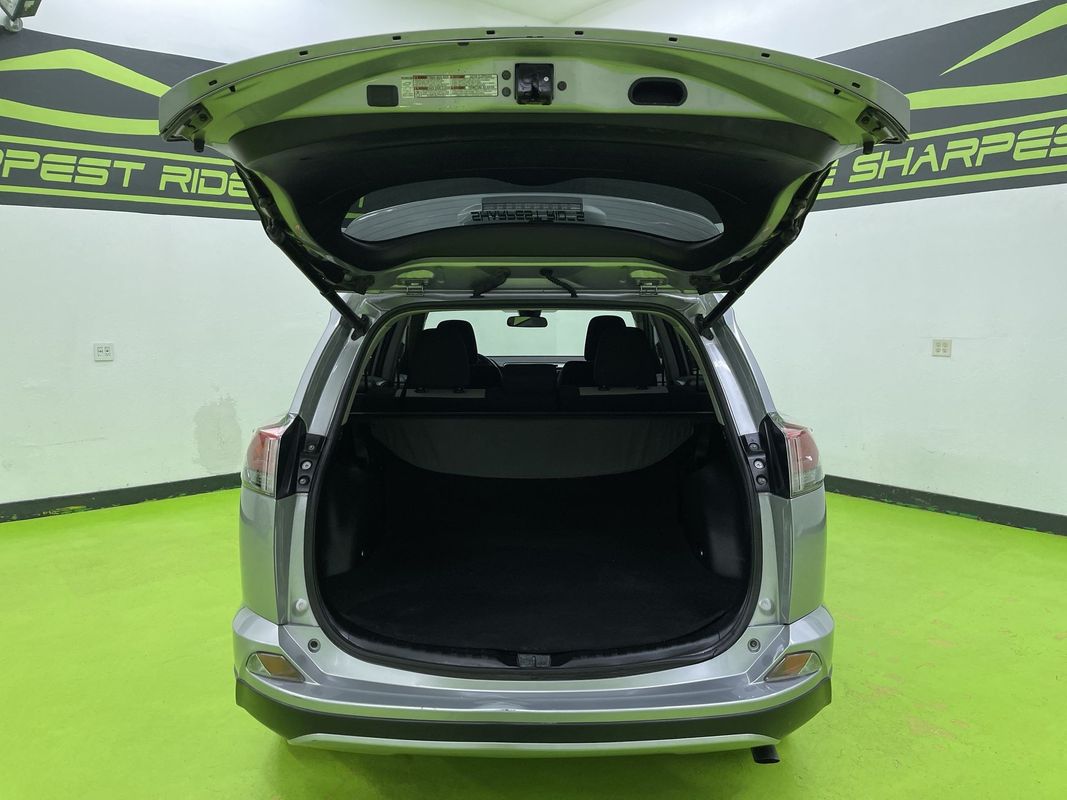 Vehicle image 11 of 30