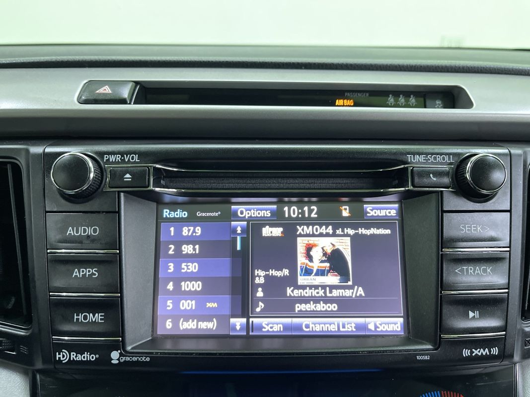 Vehicle image 21 of 30