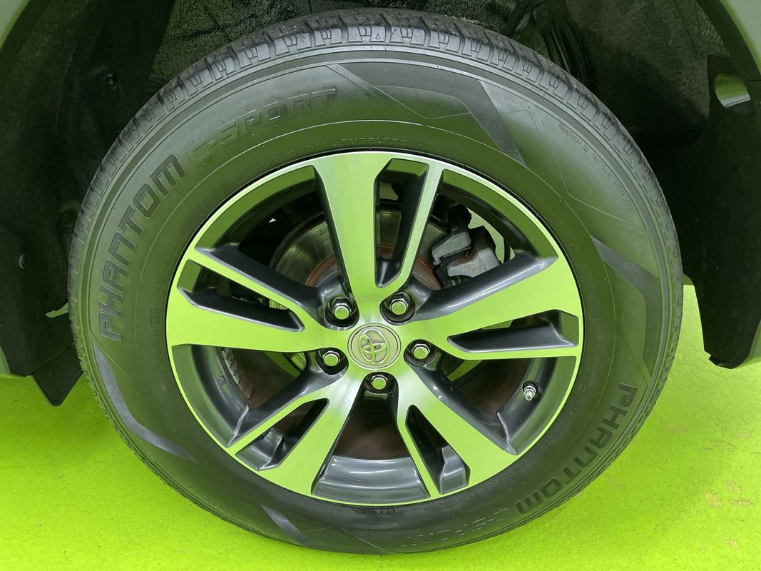 Vehicle image 15 of 30