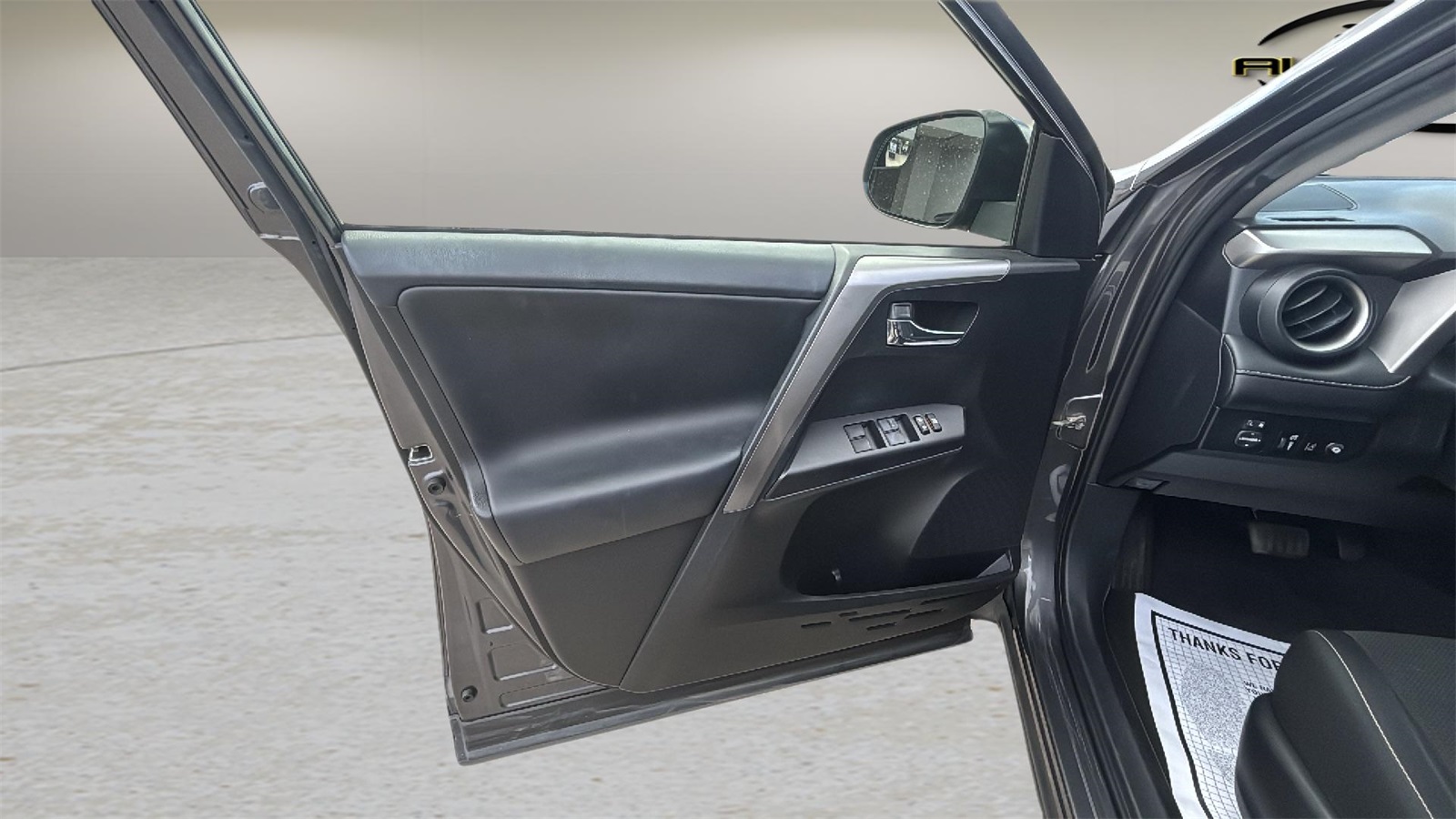 Vehicle image 17 of 22