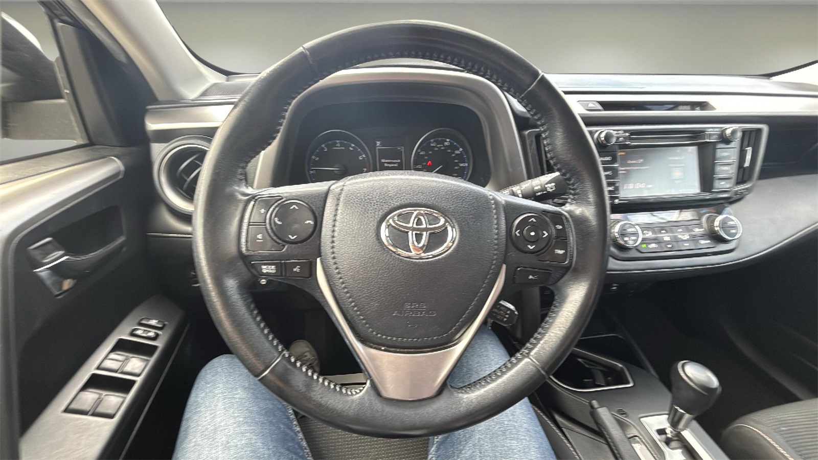 Vehicle image 8 of 22