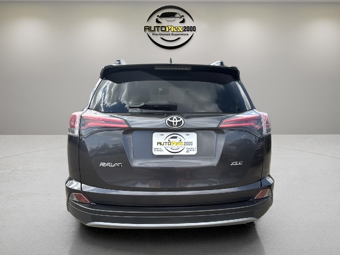 Vehicle image 4 of 22