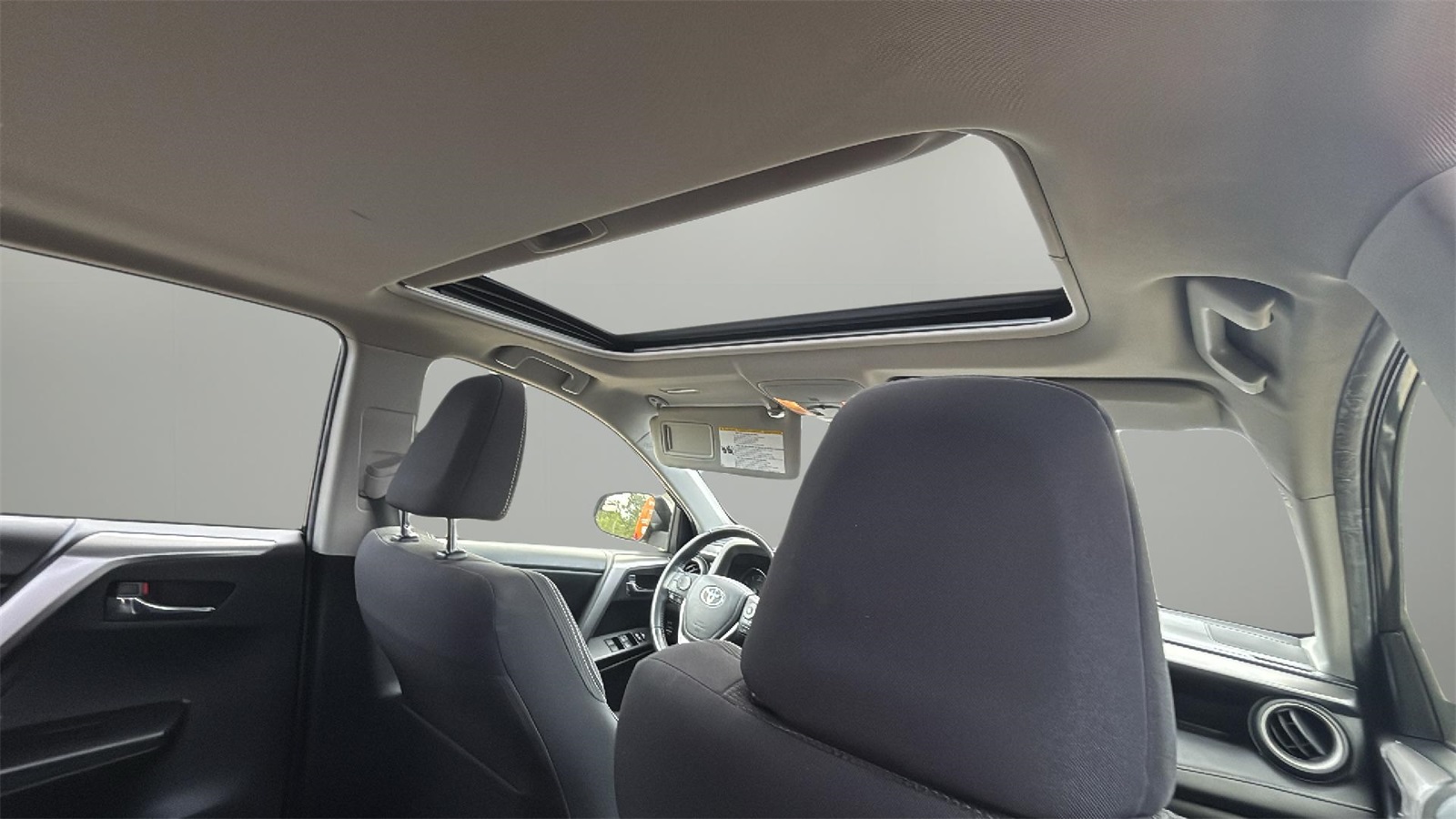 Vehicle image 14 of 22