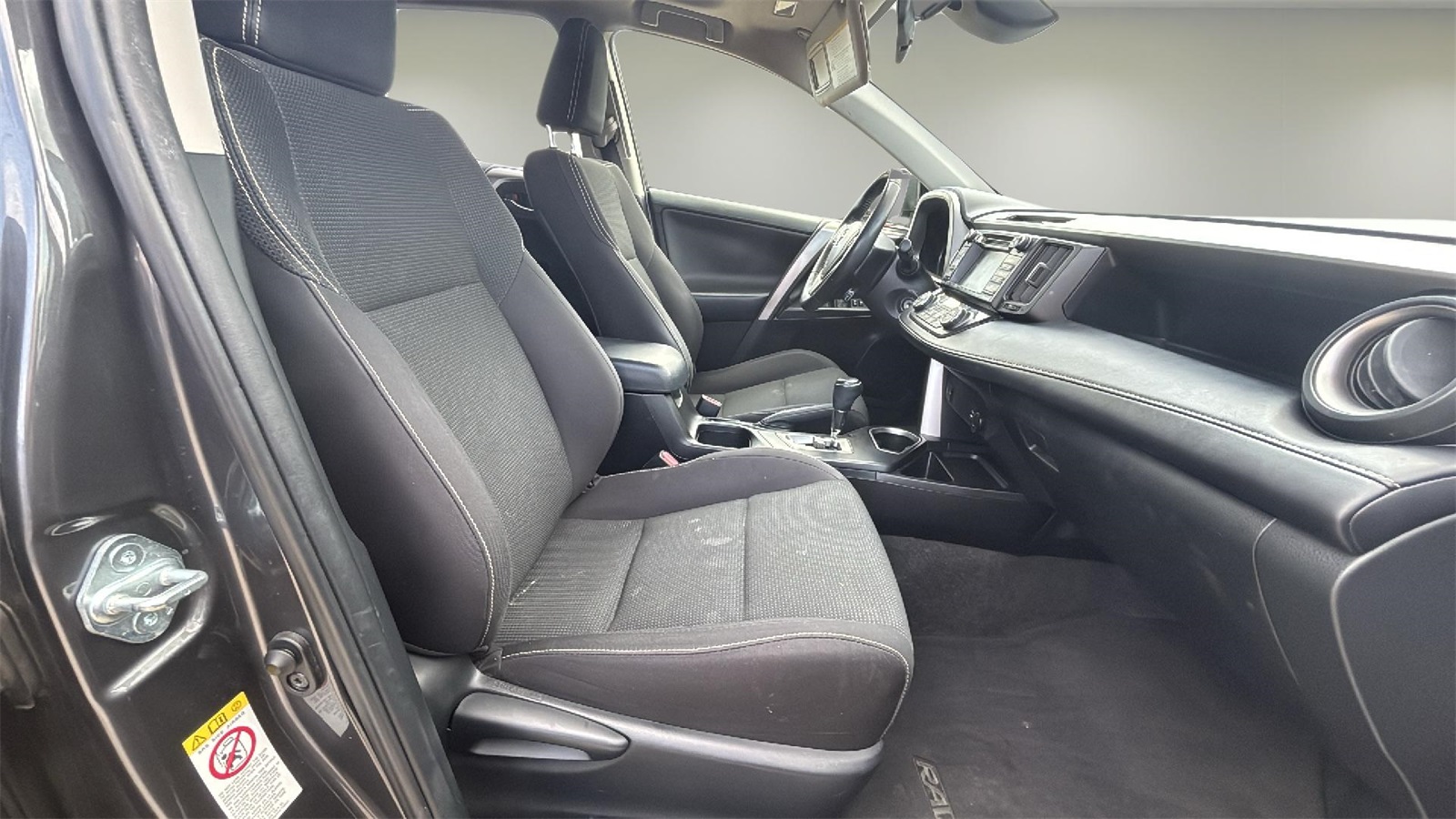 Vehicle image 10 of 22