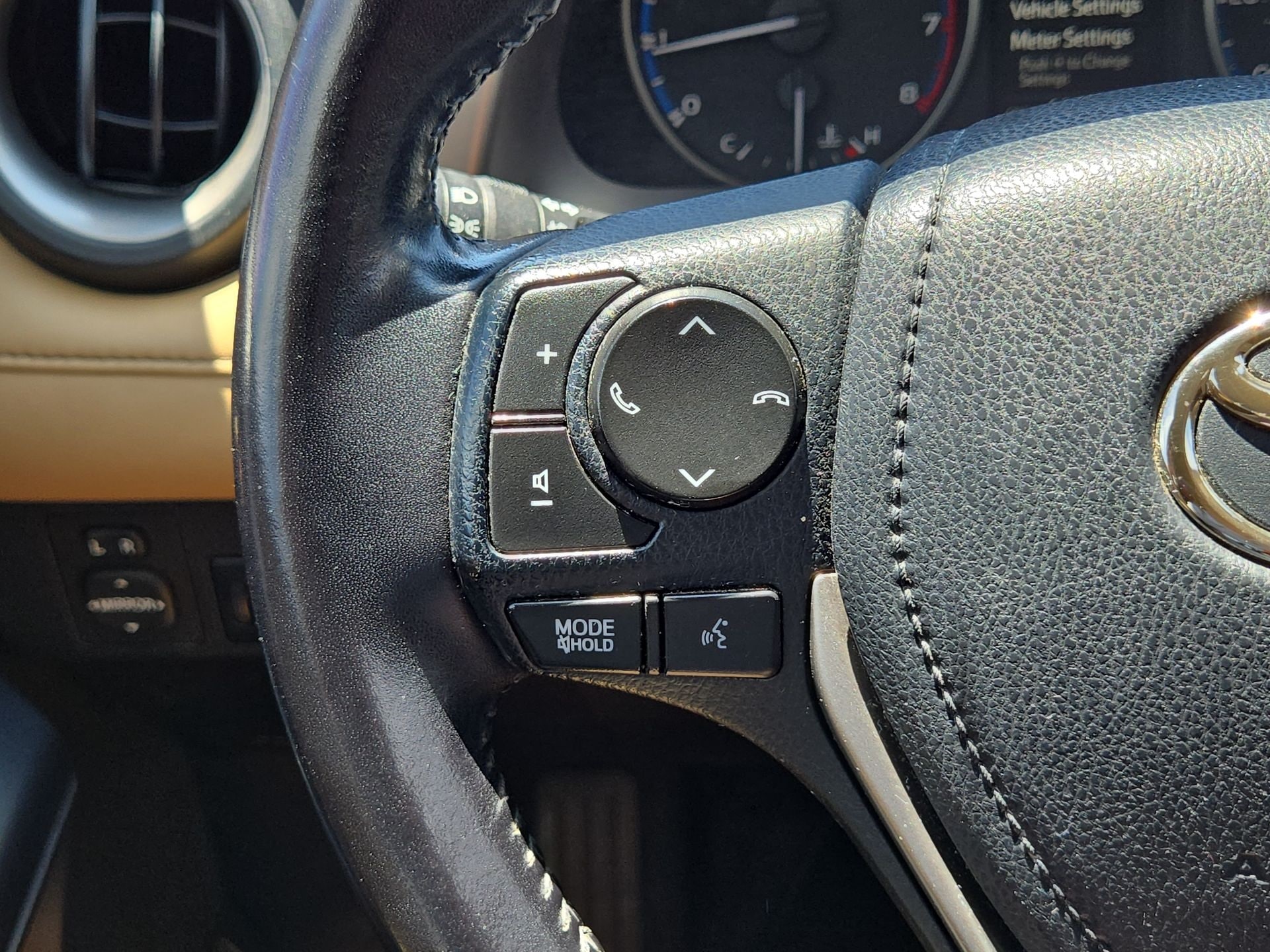 Vehicle image 16 of 22