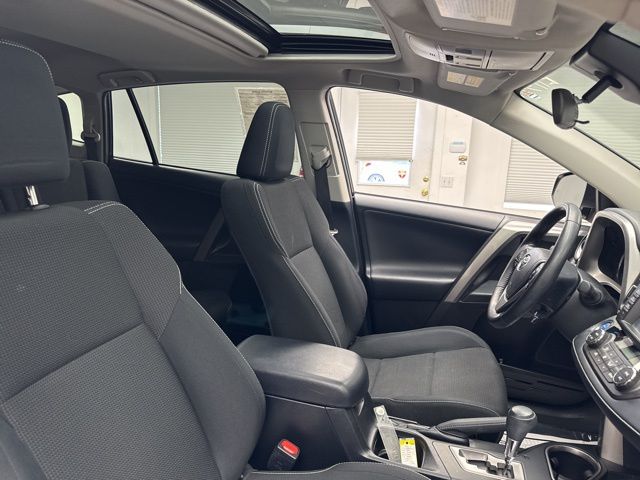Vehicle image 9 of 30