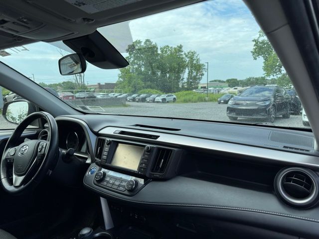 Vehicle image 15 of 30