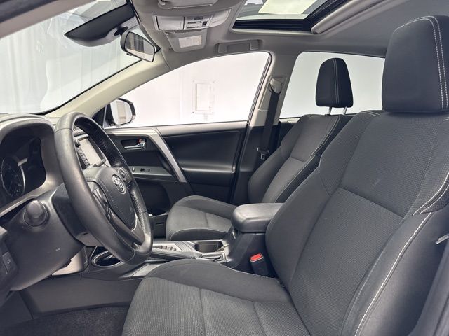 Vehicle image 12 of 30