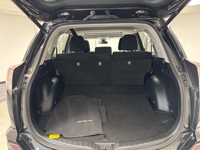 Vehicle image 6 of 30
