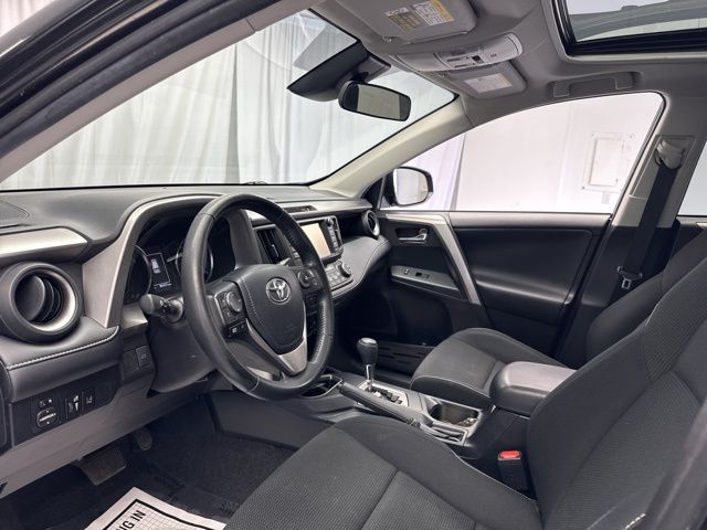 Vehicle image 16 of 30