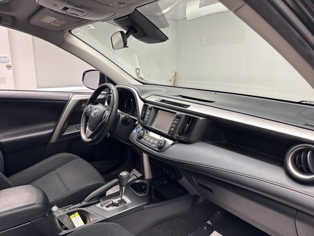 Vehicle image 14 of 30