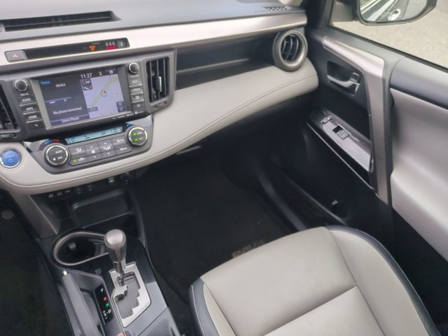 Vehicle image 21 of 24