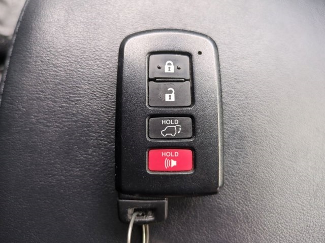 Vehicle image 17 of 24