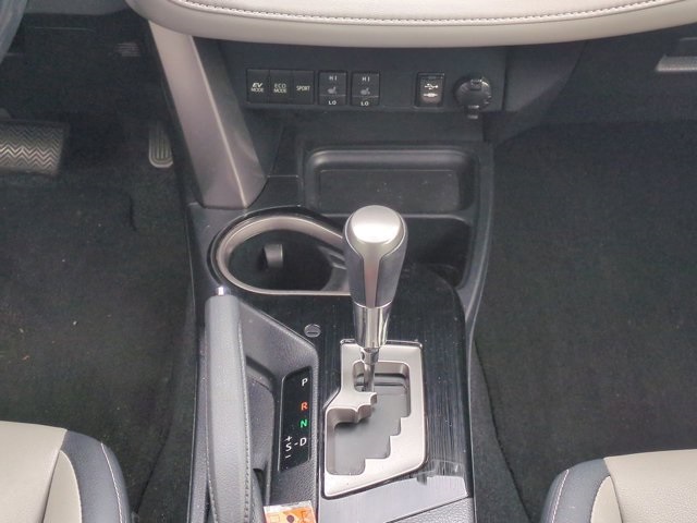 Vehicle image 15 of 24