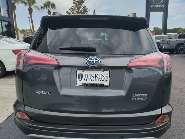 Vehicle image 7 of 24