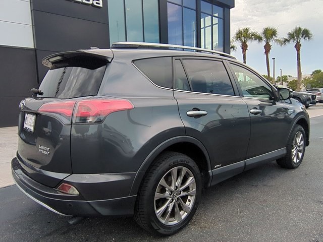 Vehicle image 4 of 24