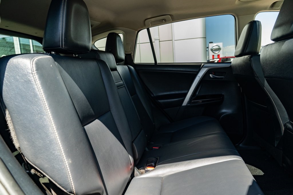 Vehicle image 22 of 25