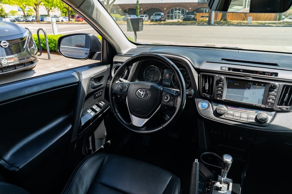 Vehicle image 9 of 25