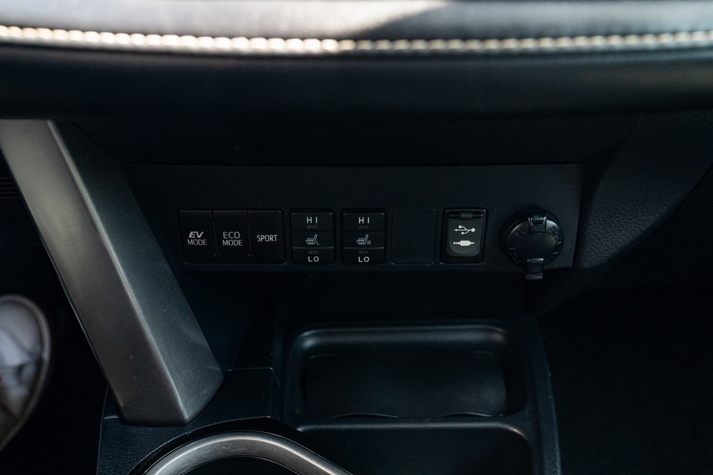 Vehicle image 15 of 25